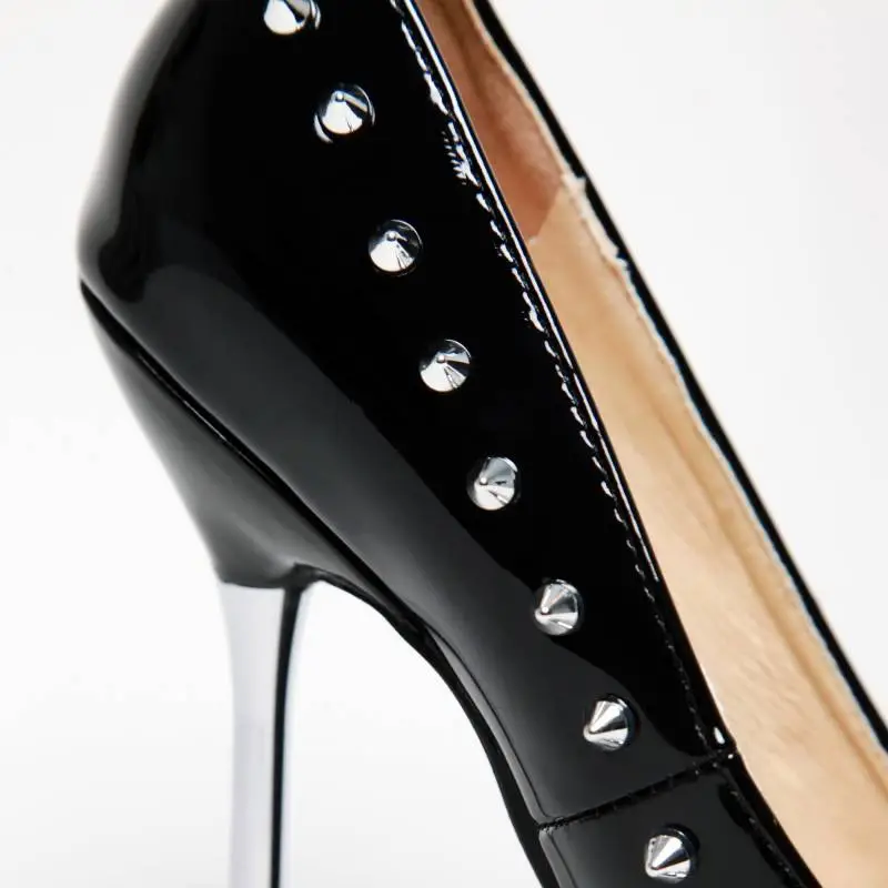 ESCARPIN VINYLE NOIR CLOUTÉ – Image 6